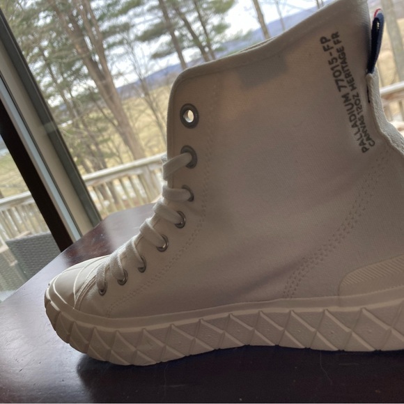 *New* Palladium Hightop Canvas Sneakers. - Picture 7 of 8